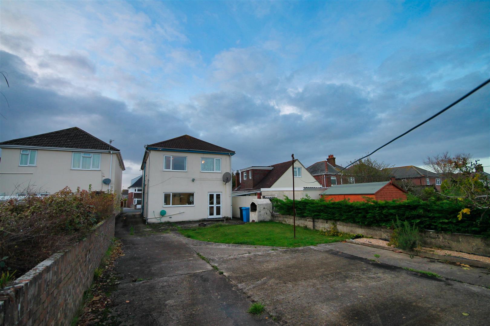 5 Bedroom House Stanley Green Road, Poole